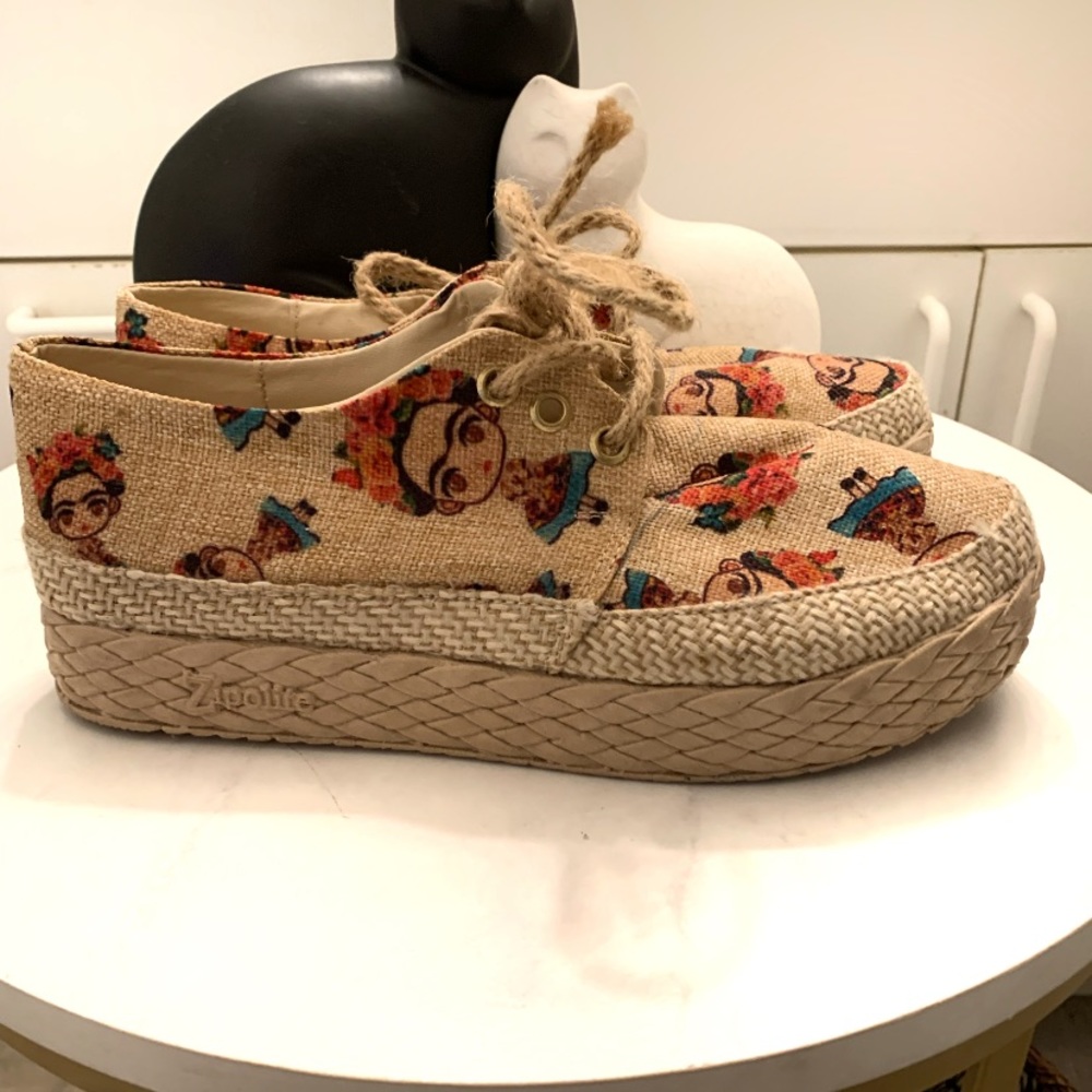 Zipolite casual canvas shoes used only once in fantastic condition